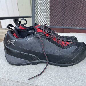 Arc’teryx Acrux FL GTX Approach shoes (men’s 8.5)
